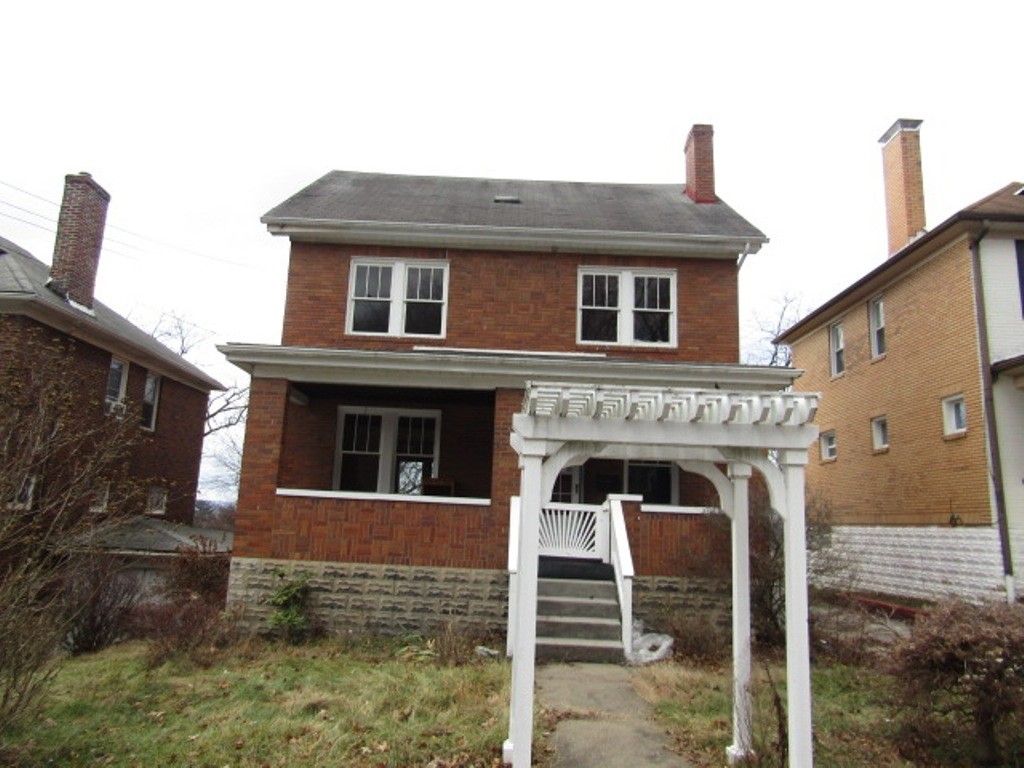 3825 Atkins St, Brighton Heights, PA 15212
