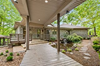 10 Spring Valley Drive, Bentonville, AR 72712