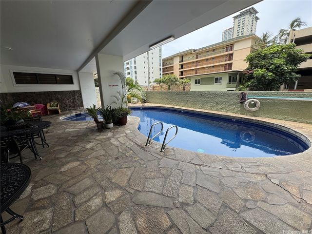 445 Kaiolu Street 710, Honolulu, HI 96815