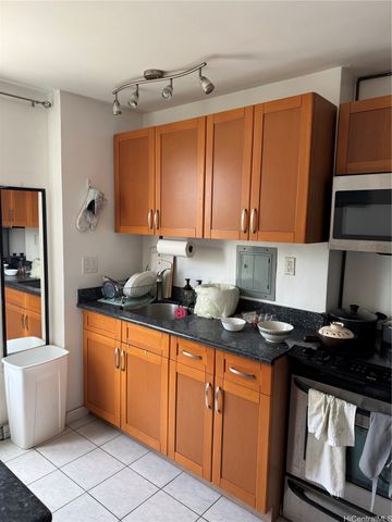 445 Kaiolu Street 710, Honolulu, HI 96815