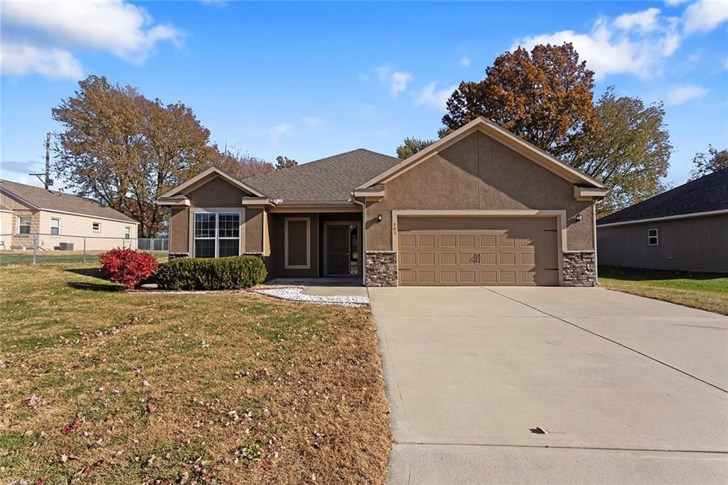 503 SW STATION Street, Oak Grove, MO 64075
