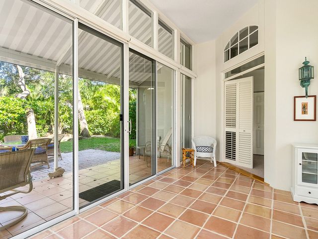 8823 Lakeside Circle, Vero Beach, FL 32963