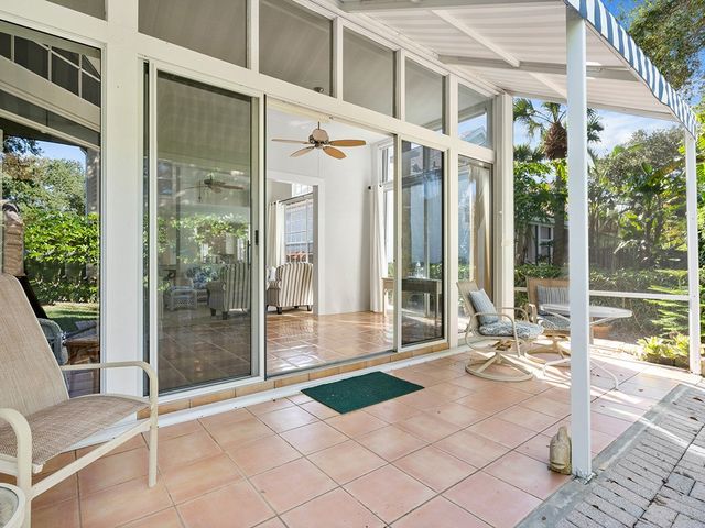 8823 Lakeside Circle, Vero Beach, FL 32963