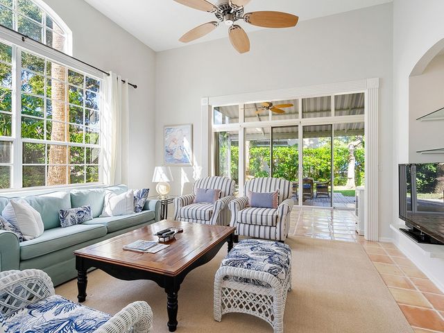 8823 Lakeside Circle, Vero Beach, FL 32963