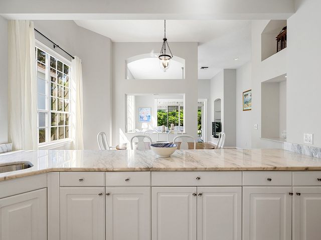 8823 Lakeside Circle, Vero Beach, FL 32963