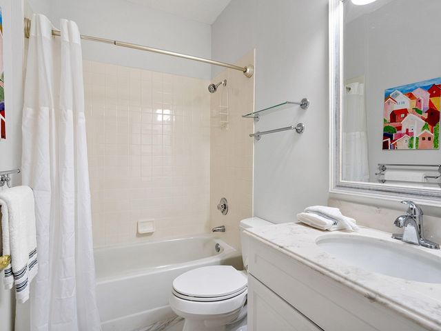 8823 Lakeside Circle, Vero Beach, FL 32963