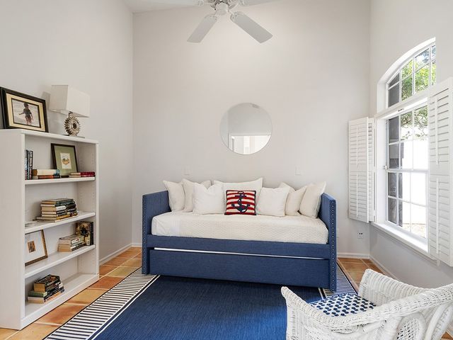 8823 Lakeside Circle, Vero Beach, FL 32963