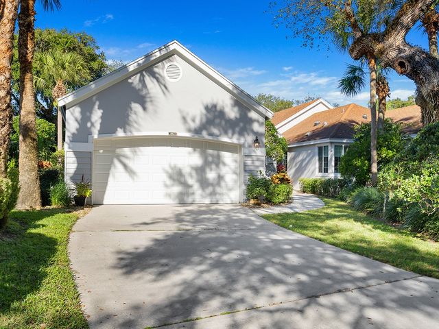 8823 Lakeside Circle, Vero Beach, FL 32963