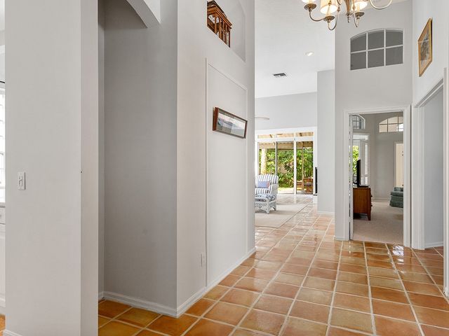 8823 Lakeside Circle, Vero Beach, FL 32963