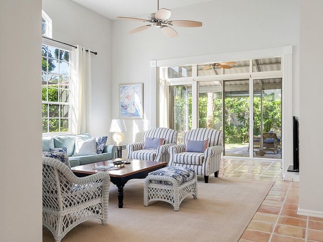 8823 Lakeside Circle, Vero Beach, FL 32963