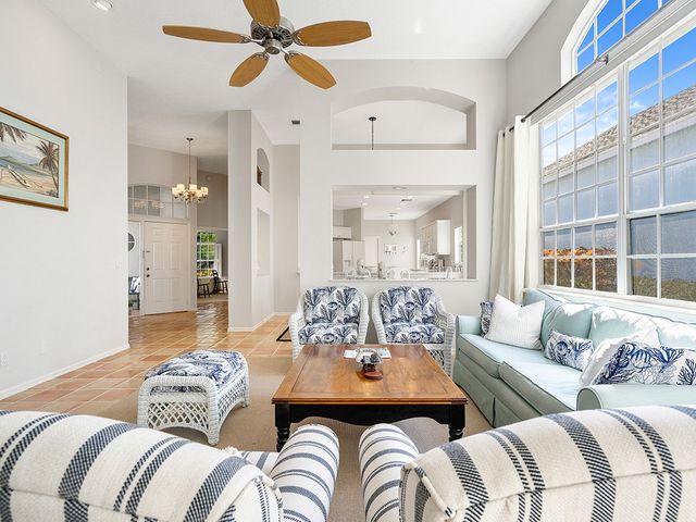 8823 Lakeside Circle, Vero Beach, FL 32963