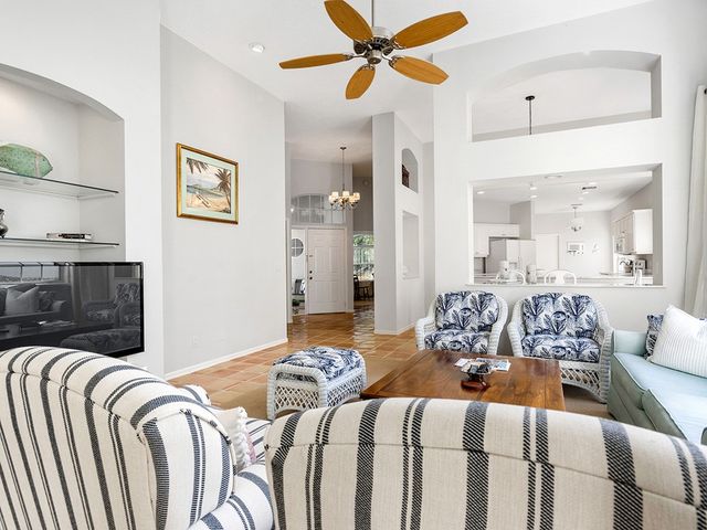 8823 Lakeside Circle, Vero Beach, FL 32963