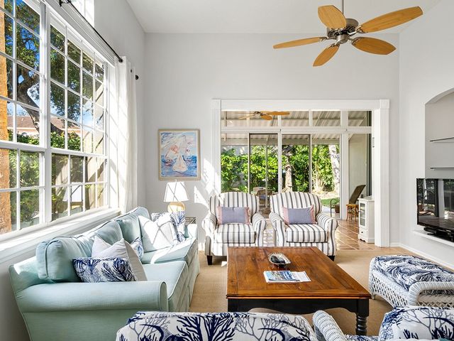 8823 Lakeside Circle, Vero Beach, FL 32963