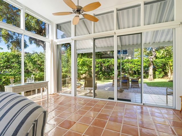 8823 Lakeside Circle, Vero Beach, FL 32963