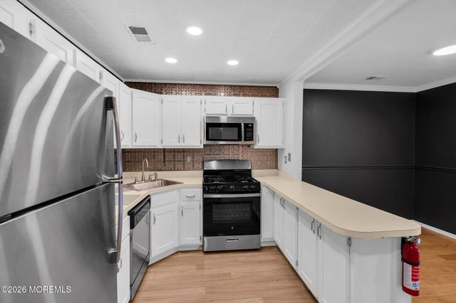 39 Pennsylvania Way, North Brunswick, NJ 08902