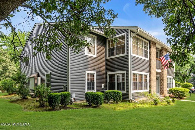39 Pennsylvania Way, North Brunswick, NJ 08902