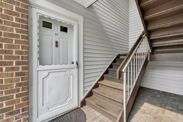 39 Pennsylvania Way, North Brunswick, NJ 08902