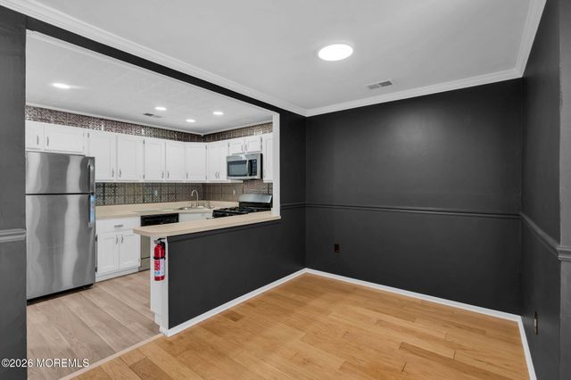 39 Pennsylvania Way, North Brunswick, NJ 08902