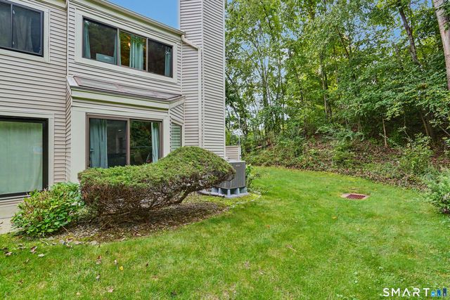 14 Deer Run 14, Bethel, CT 06801