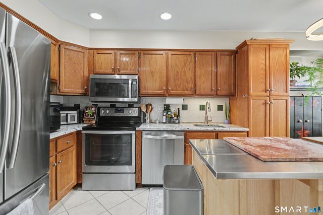 14 Deer Run 14, Bethel, CT 06801