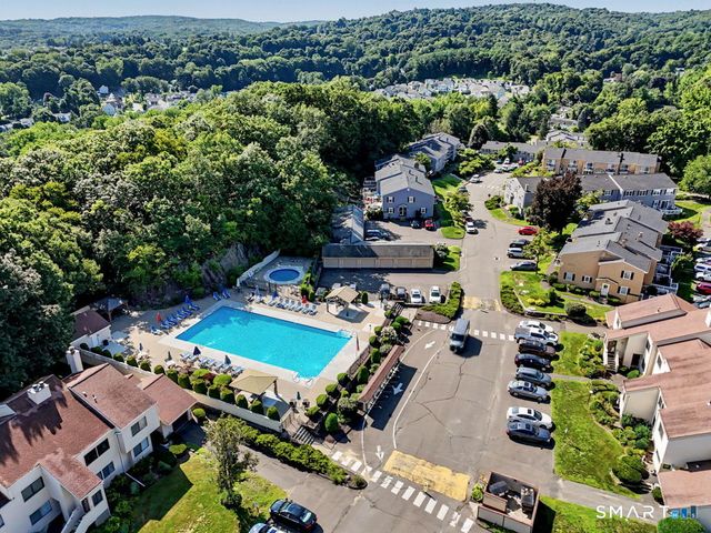 14 Deer Run 14, Bethel, CT 06801