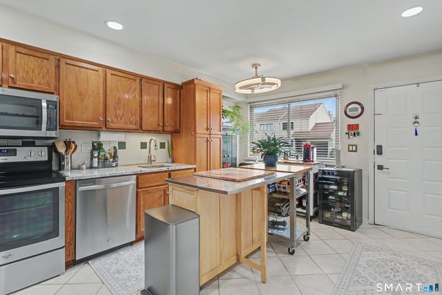 14 Deer Run 14, Bethel, CT 06801