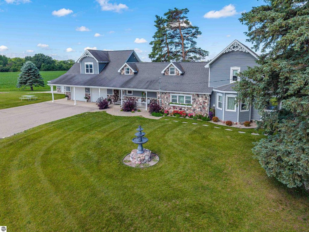 Image 1 of property listing at 9644 E Deerfield Road, Shepherd, MI 48883