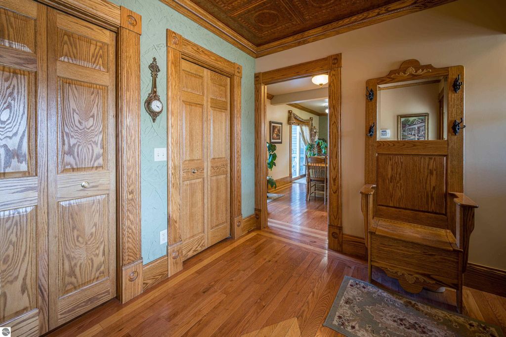 Image 11 of property listing at 9644 E Deerfield Road, Shepherd, MI 48883