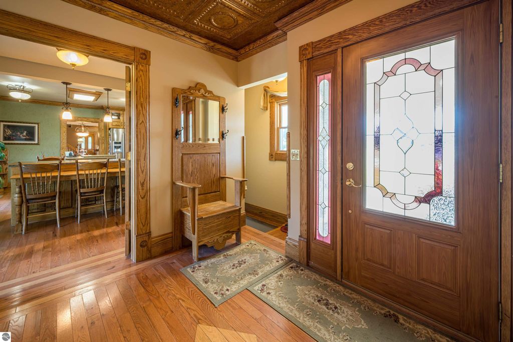 Image 12 of property listing at 9644 E Deerfield Road, Shepherd, MI 48883