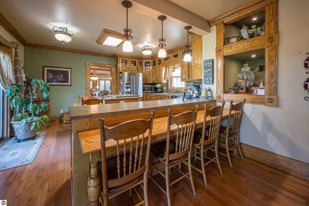 Image 13 of property listing at 9644 E Deerfield Road, Shepherd, MI 48883
