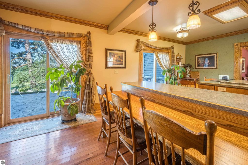 Image 14 of property listing at 9644 E Deerfield Road, Shepherd, MI 48883