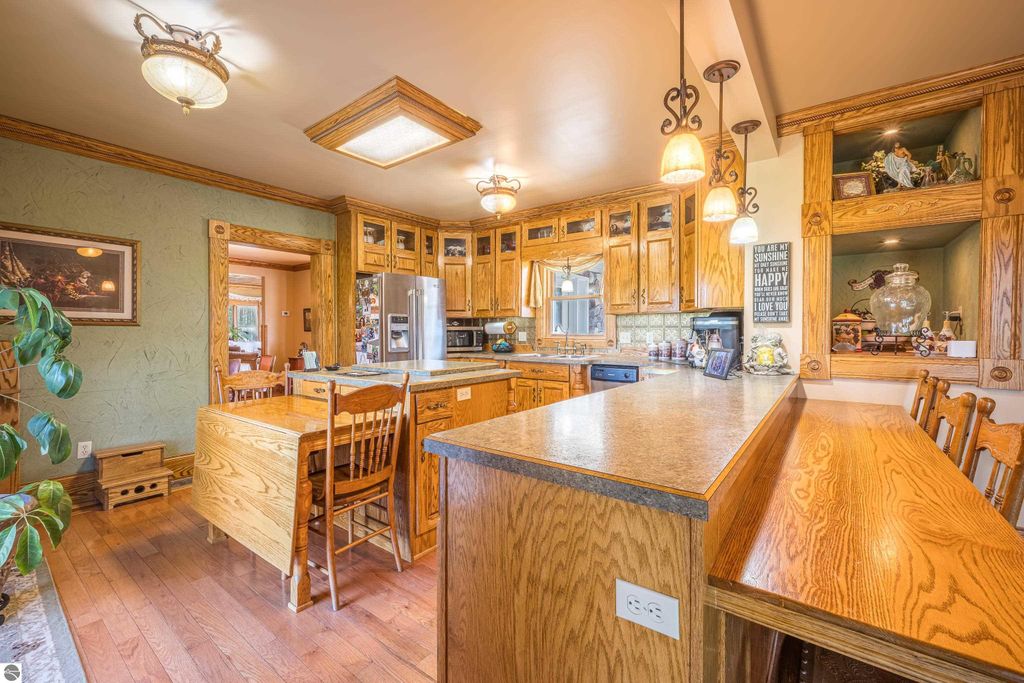 Image 16 of property listing at 9644 E Deerfield Road, Shepherd, MI 48883