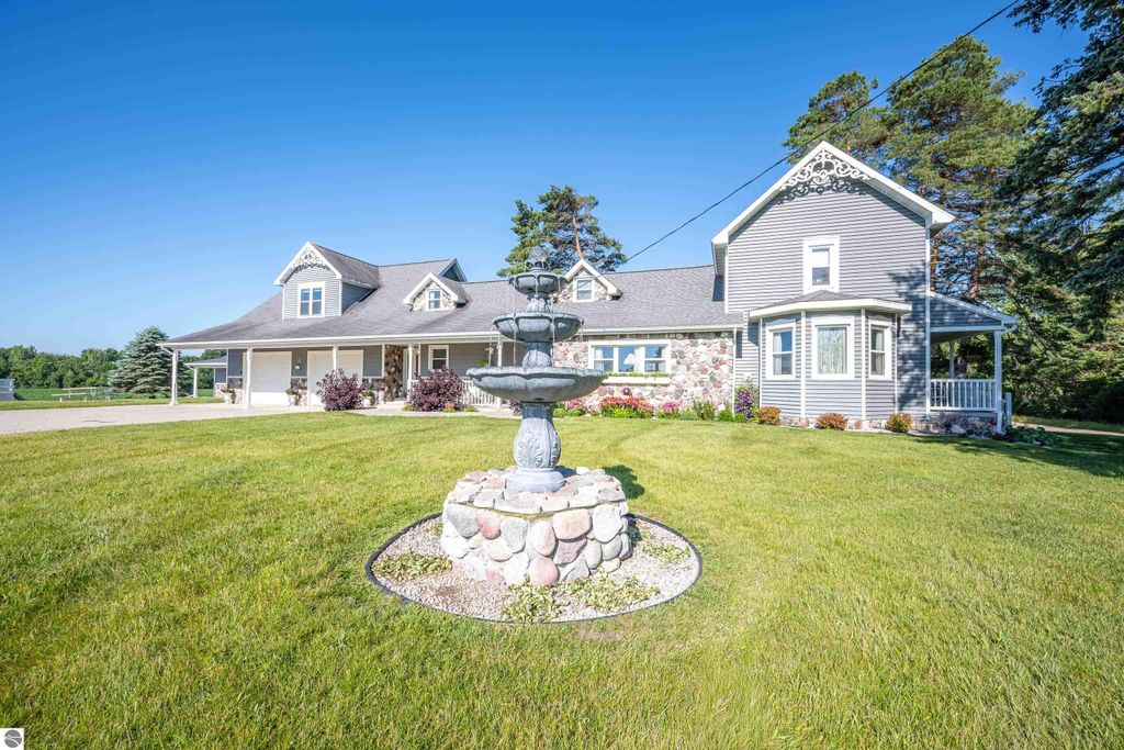 Image 2 of property listing at 9644 E Deerfield Road, Shepherd, MI 48883