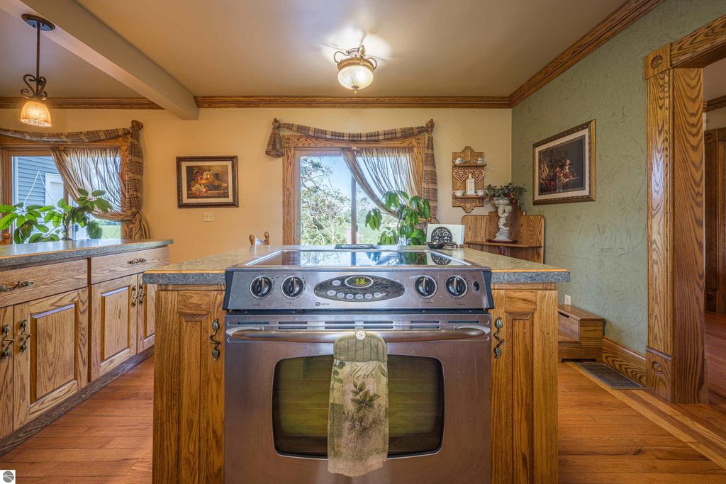 Image 20 of property listing at 9644 E Deerfield Road, Shepherd, MI 48883