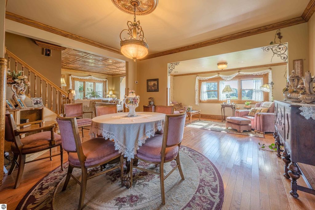 Image 23 of property listing at 9644 E Deerfield Road, Shepherd, MI 48883