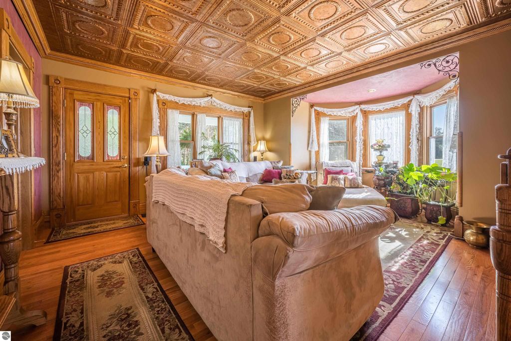 Image 26 of property listing at 9644 E Deerfield Road, Shepherd, MI 48883