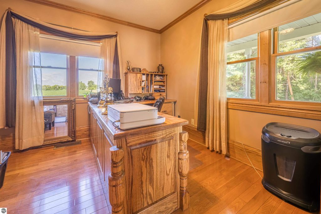 Image 30 of property listing at 9644 E Deerfield Road, Shepherd, MI 48883