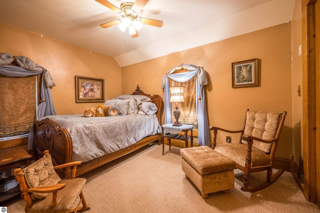 Image 35 of property listing at 9644 E Deerfield Road, Shepherd, MI 48883