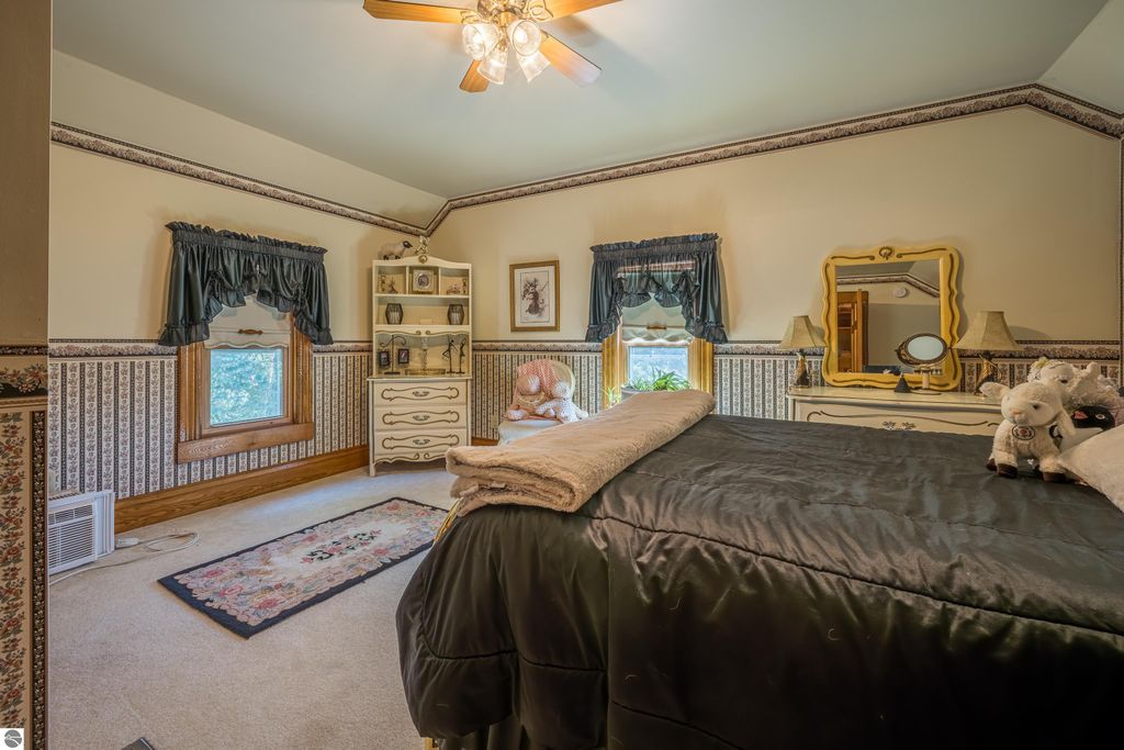 Image 36 of property listing at 9644 E Deerfield Road, Shepherd, MI 48883