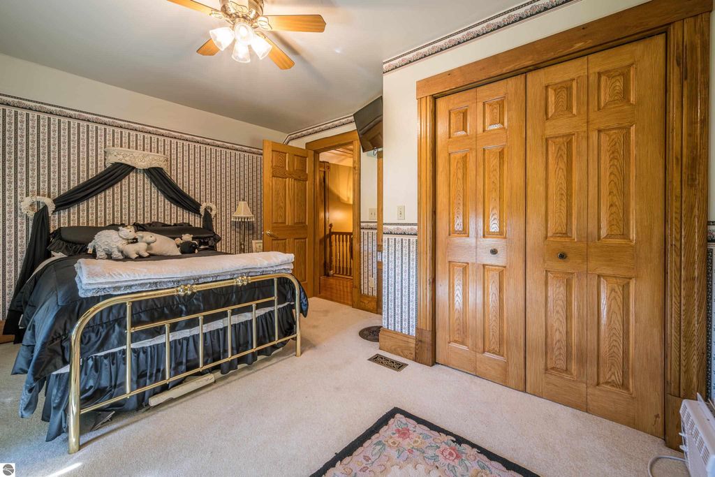 Image 37 of property listing at 9644 E Deerfield Road, Shepherd, MI 48883