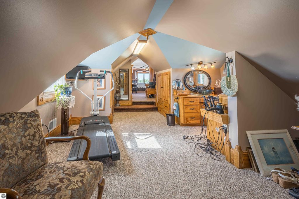 Image 41 of property listing at 9644 E Deerfield Road, Shepherd, MI 48883