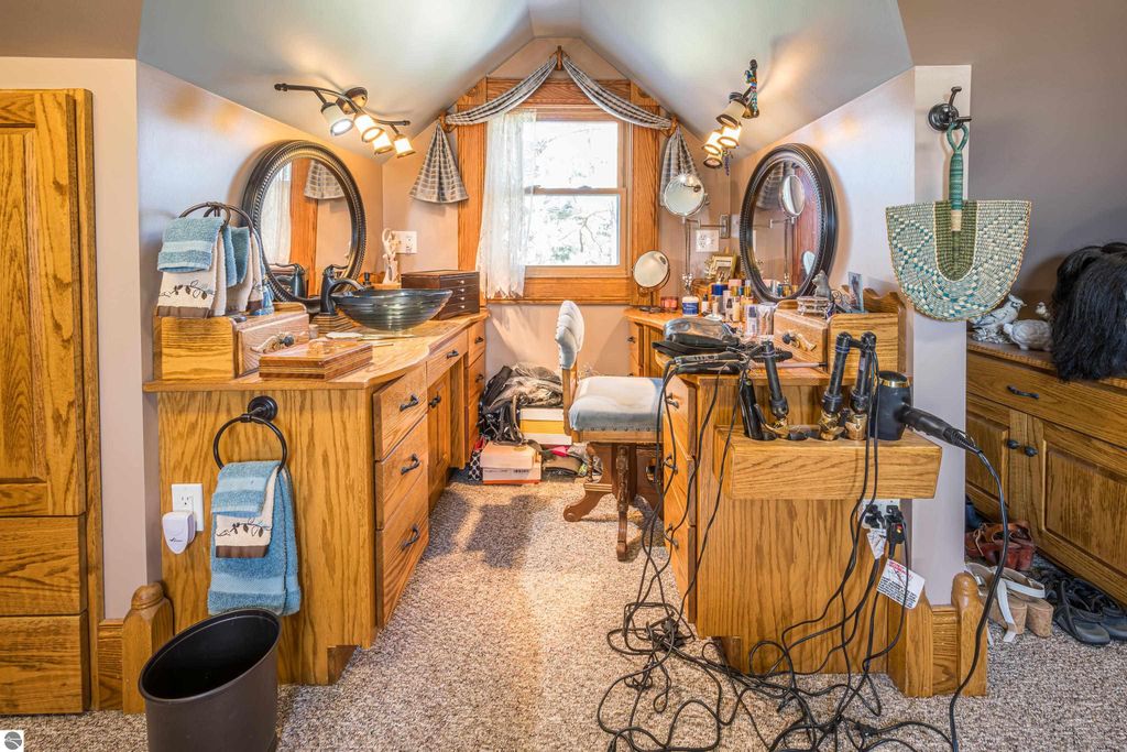 Image 42 of property listing at 9644 E Deerfield Road, Shepherd, MI 48883