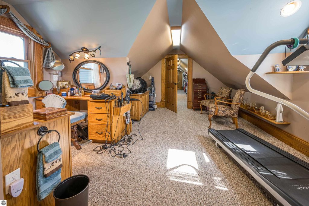 Image 44 of property listing at 9644 E Deerfield Road, Shepherd, MI 48883