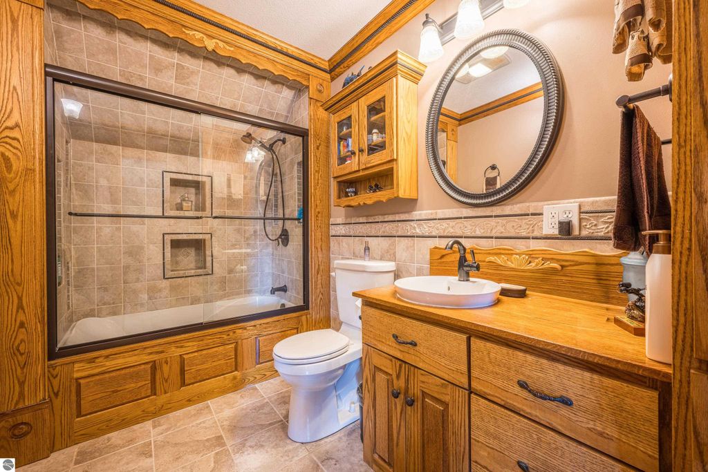 Image 46 of property listing at 9644 E Deerfield Road, Shepherd, MI 48883