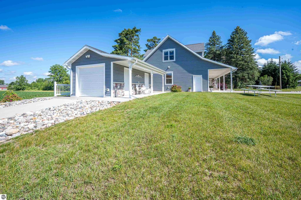 Image 63 of property listing at 9644 E Deerfield Road, Shepherd, MI 48883