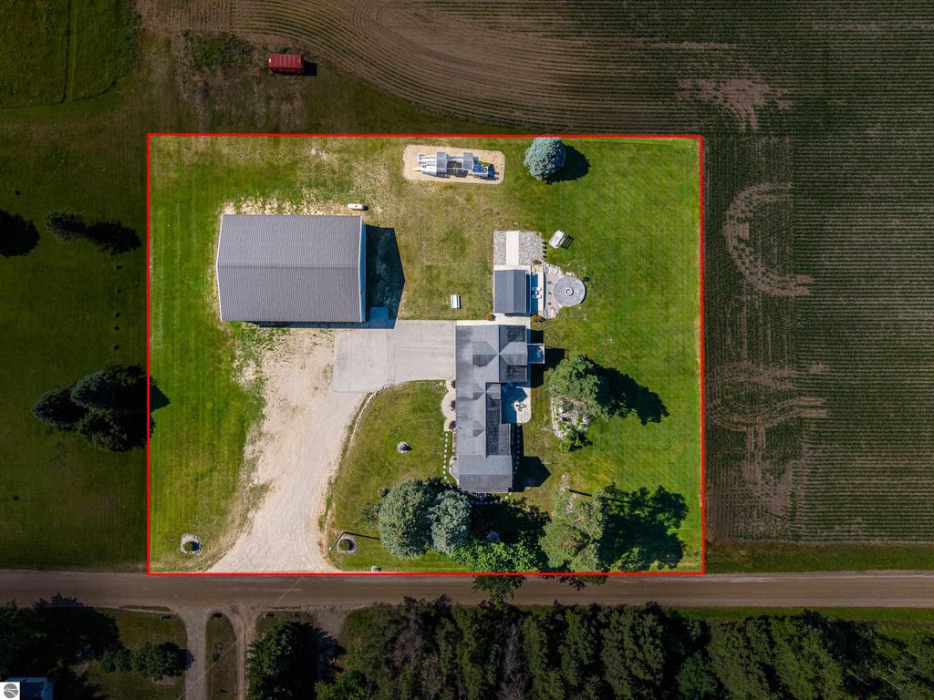 Image 69 of property listing at 9644 E Deerfield Road, Shepherd, MI 48883