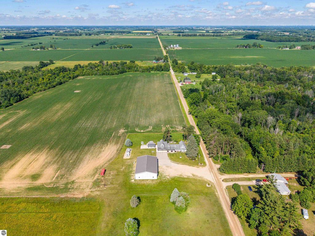 Image 73 of property listing at 9644 E Deerfield Road, Shepherd, MI 48883