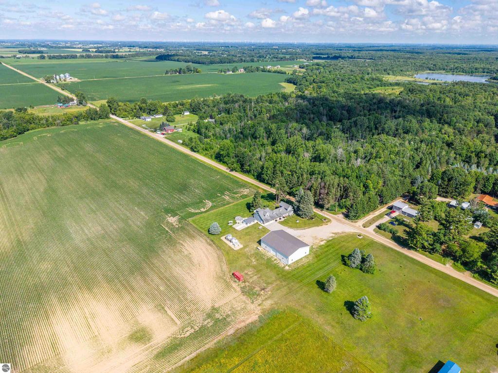Image 74 of property listing at 9644 E Deerfield Road, Shepherd, MI 48883
