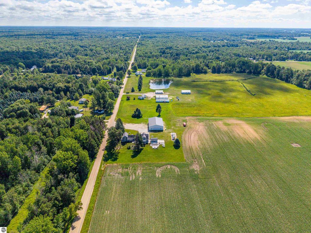 Image 77 of property listing at 9644 E Deerfield Road, Shepherd, MI 48883