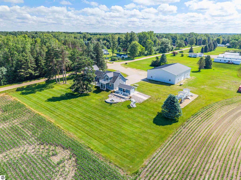 Image 78 of property listing at 9644 E Deerfield Road, Shepherd, MI 48883